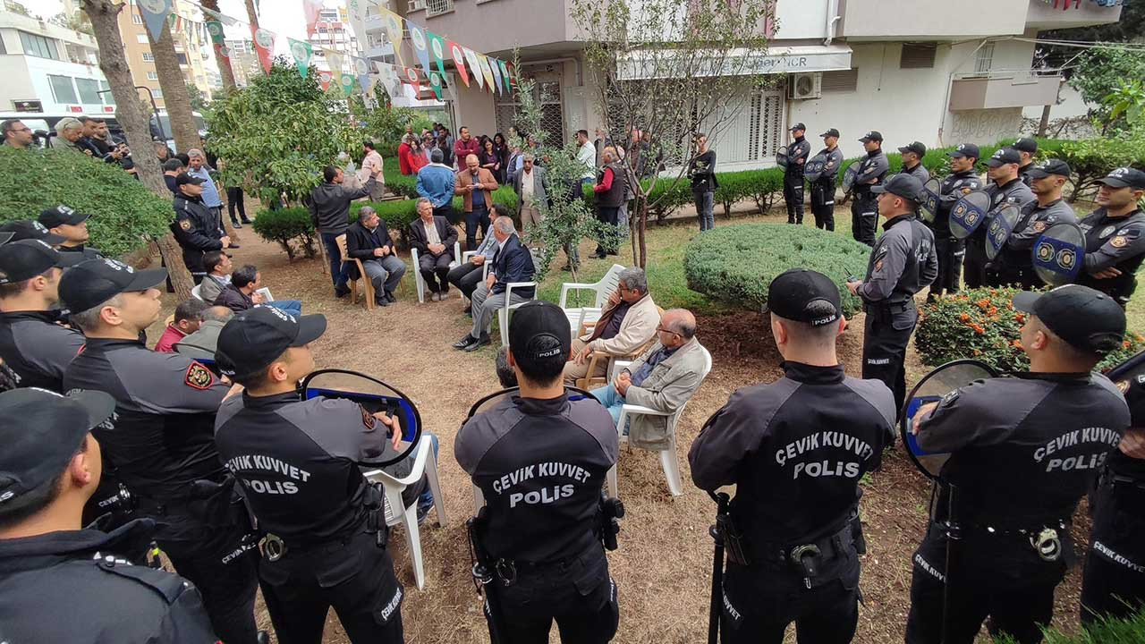 HDP'nin savaş karşıtı eylemine polis engeli