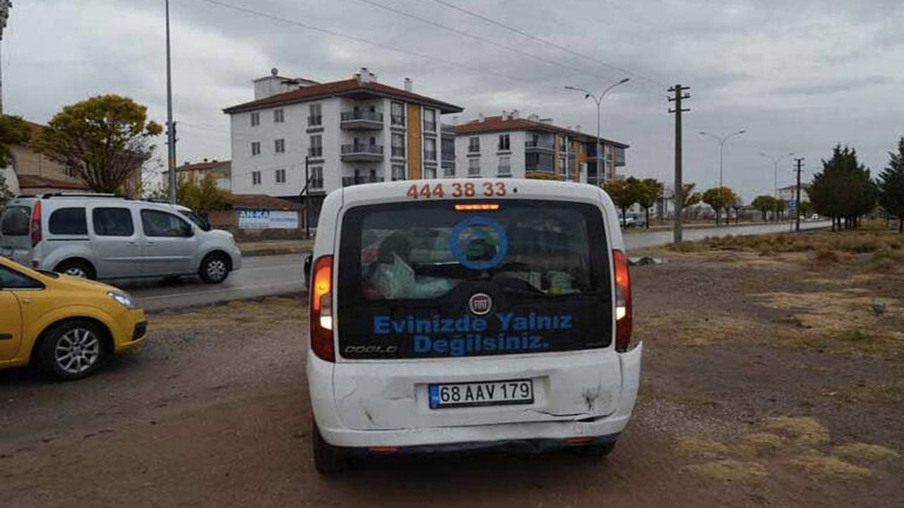 Sağlık görevlileri kaza yaptı: Üç yaralı