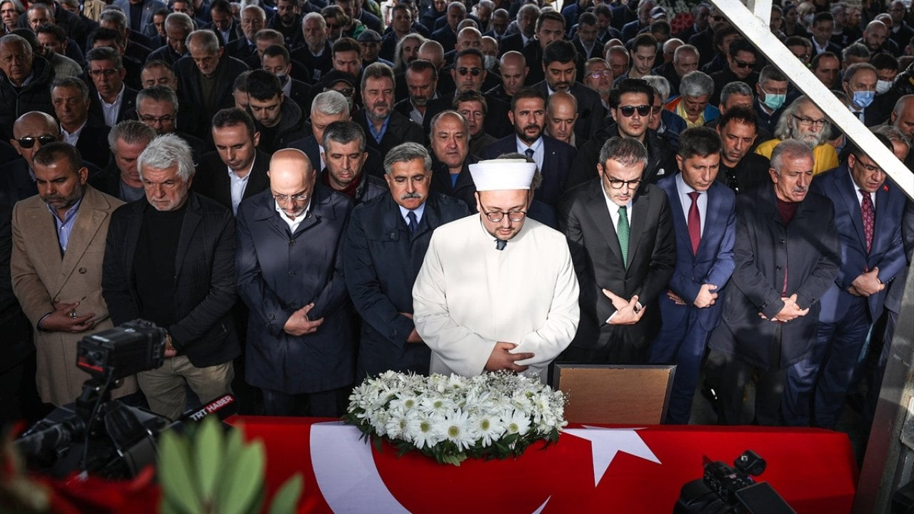 Hıncal Uluç Zincirlikuyu'da defnedildi