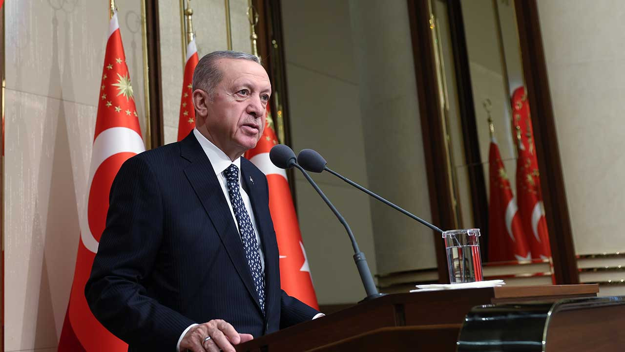 Erdoğan: Parlamentomuzda harekattan rahatsız olan maalesef ne idüğü belirsiz birileri var