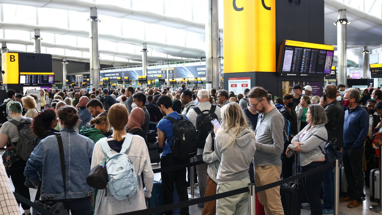 İngiltere, uçuşlarda sıvı yasağını kaldırmaya hazırlanıyor