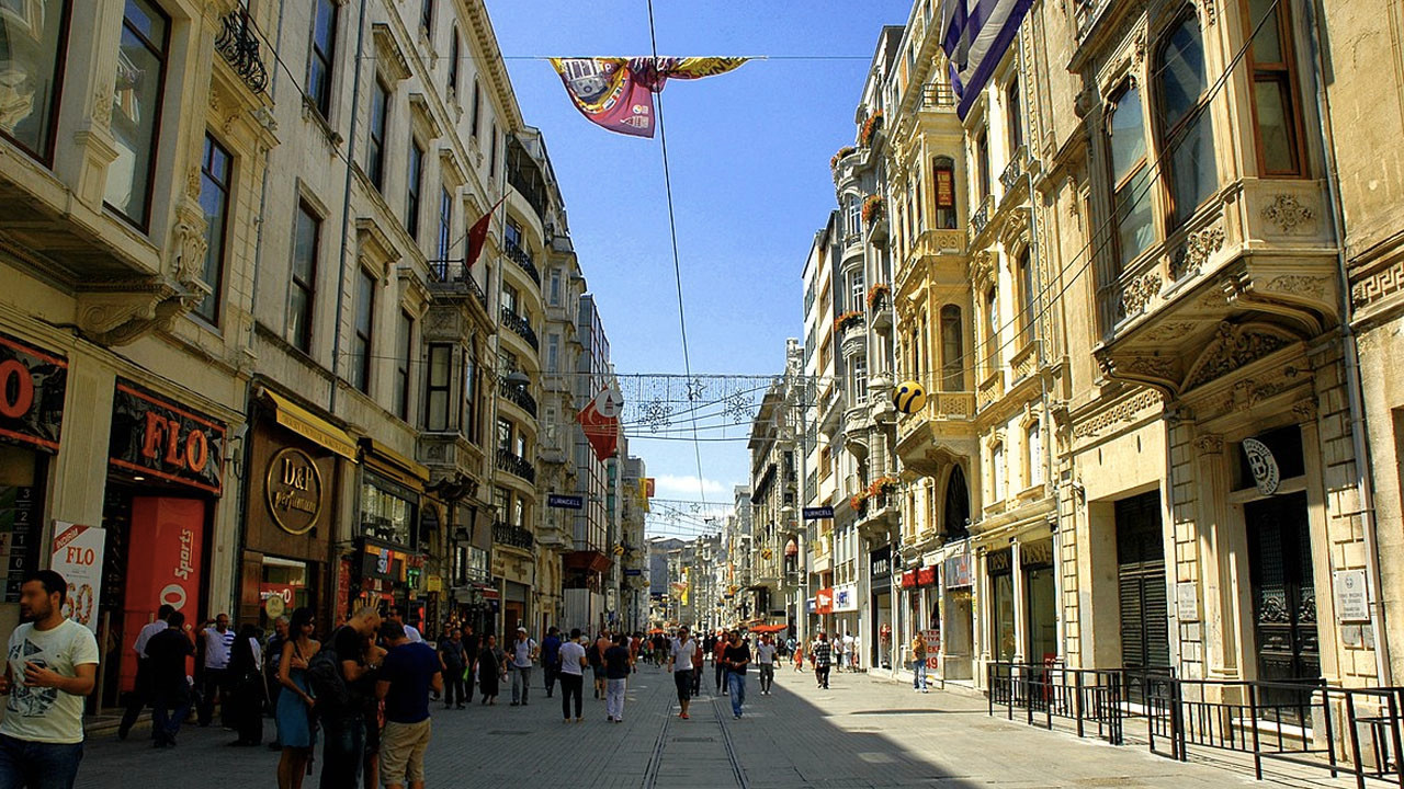 Valilik açıkladı: İstiklal Caddesi'nde stant, sergi ve sokak müziği yasaklandı