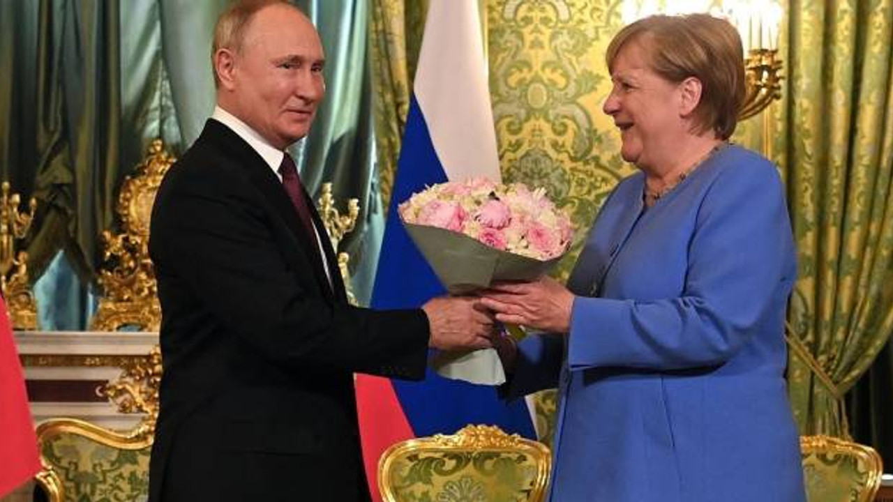 Eski Almanya lideri Merkel: Putin üzerinde etkim kalmamıştı, onun için sadece güç önemli