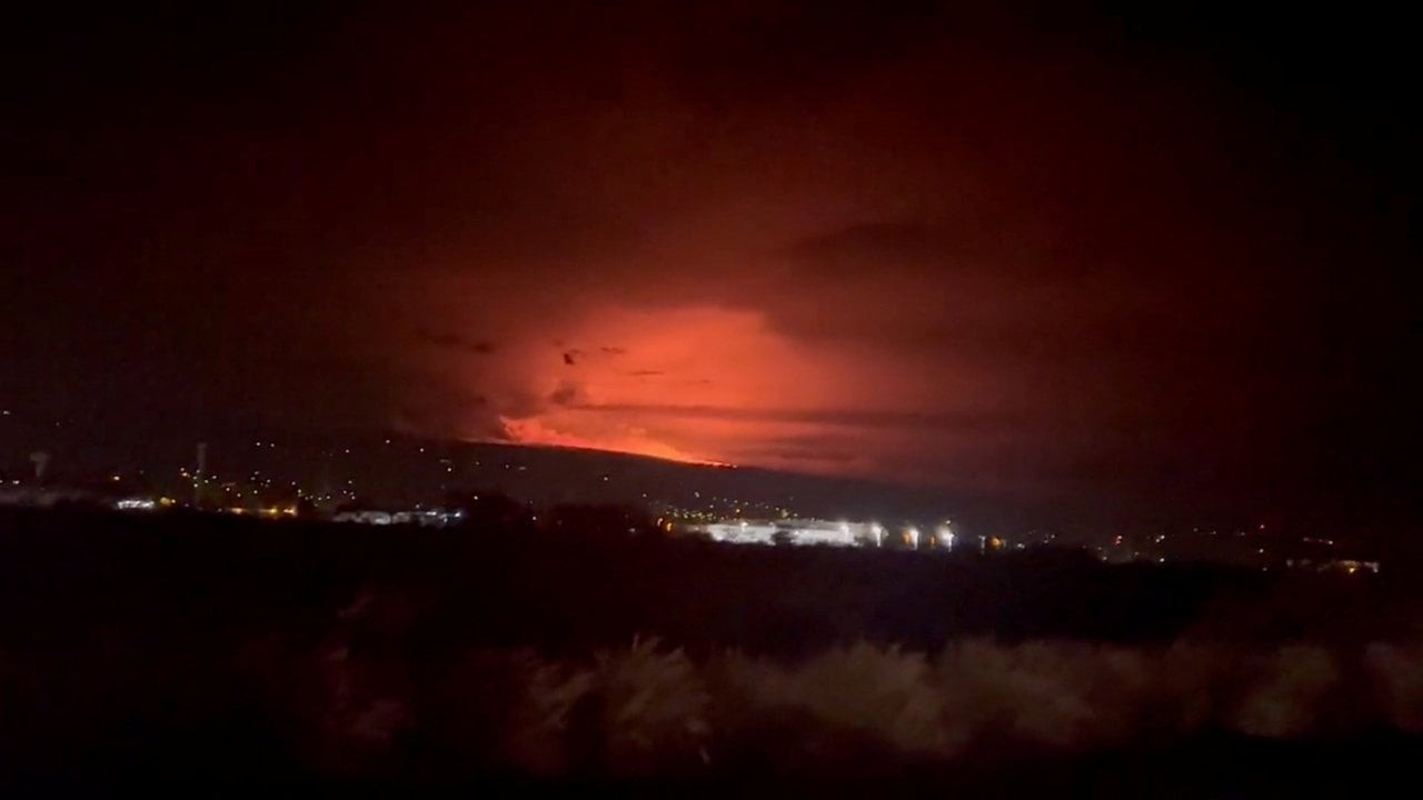 Dünyanın en büyük aktif volkanı Mauna Loa uyandı