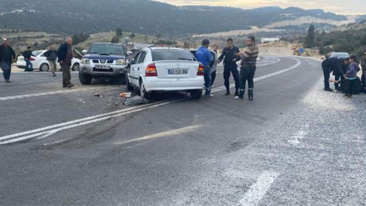 Tarım işçilerini taşıyan kamyonet kaza yaptı: Dokuz yaralı