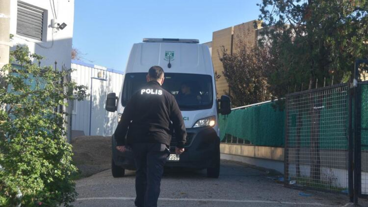 Horladığı için uyaran arkadaşını uyurken 20 bıçak darbesiyle öldürdü