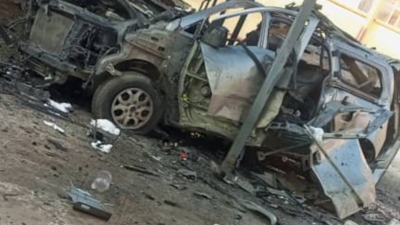 Kamışlı'da araca yerleştirilen bomba patladı