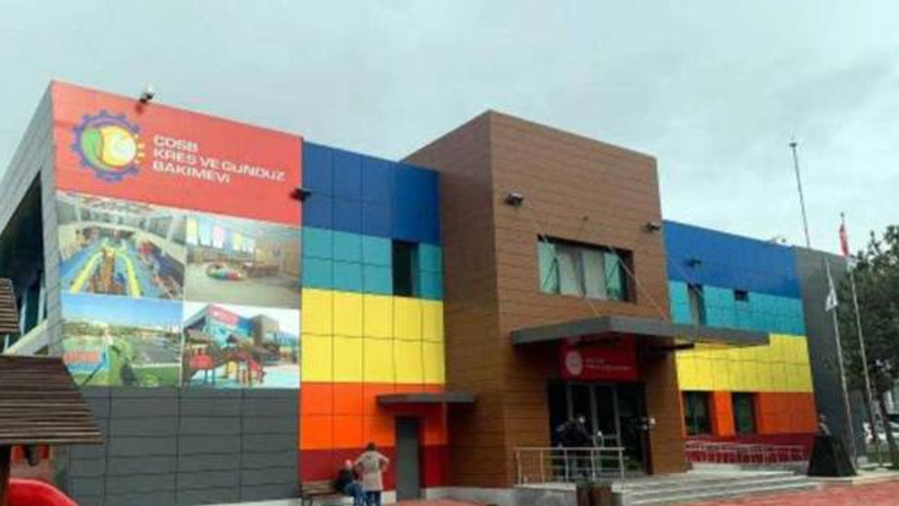 Bir çocuk oyuncak bebeğinin ellerini bağladı, kreşteki şiddet ortaya çıktı