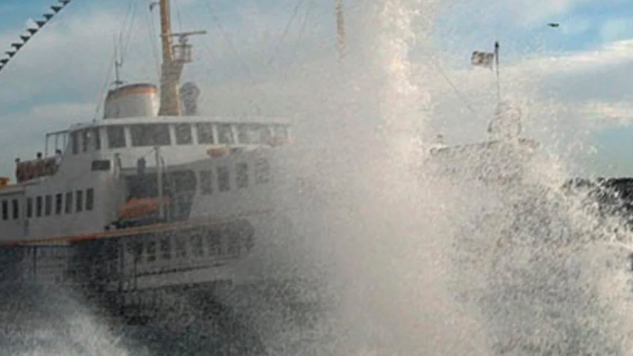 İstanbul'da vapur seferlerine lodos engeli