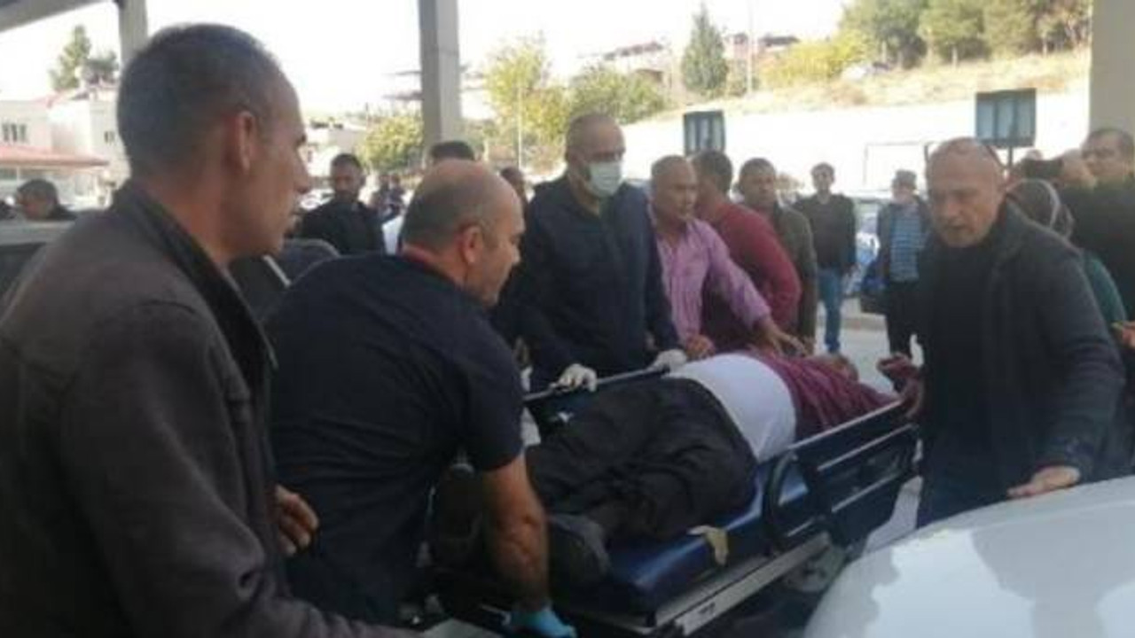 Tarım işçilerini taşıyan traktör devrildi, 35 işçi yaralandı