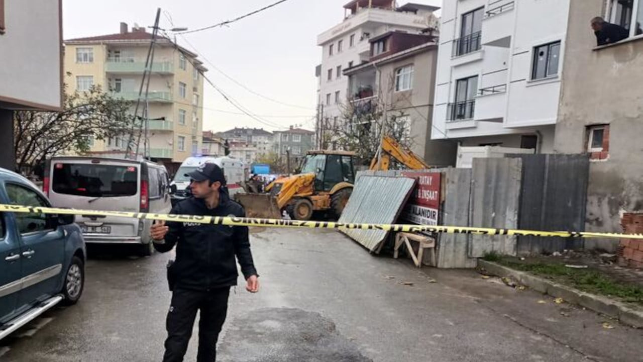 Sultanbeyli'de göçük altında kalan işçi öldü