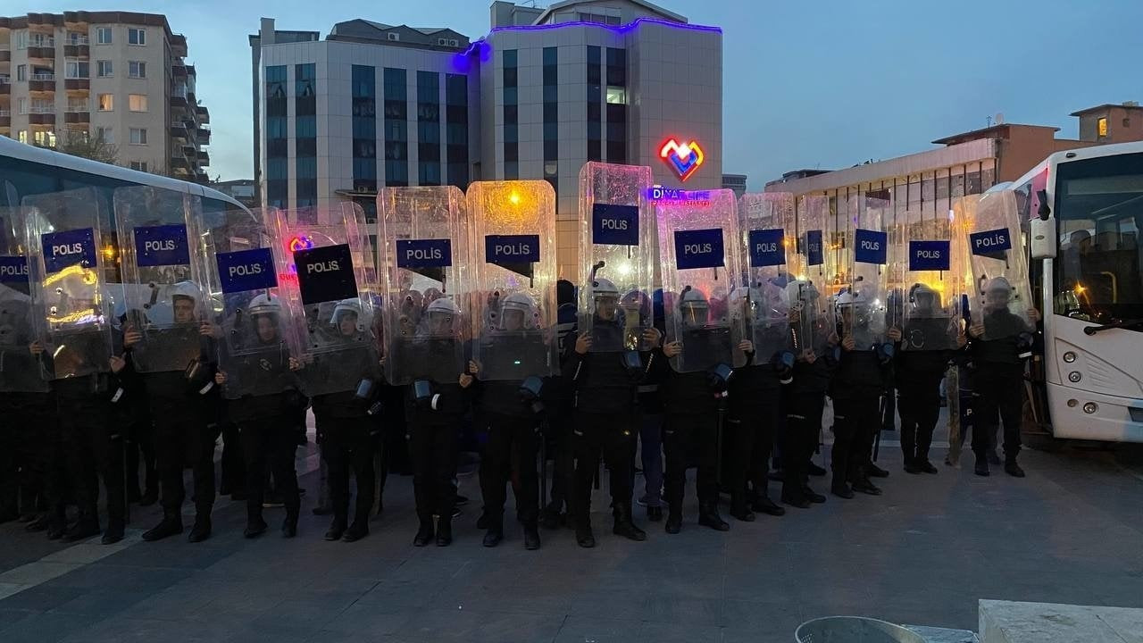 Diyarbakır yürüyüşü öncesi 1 günlük etkinlik ve eylem yasağı