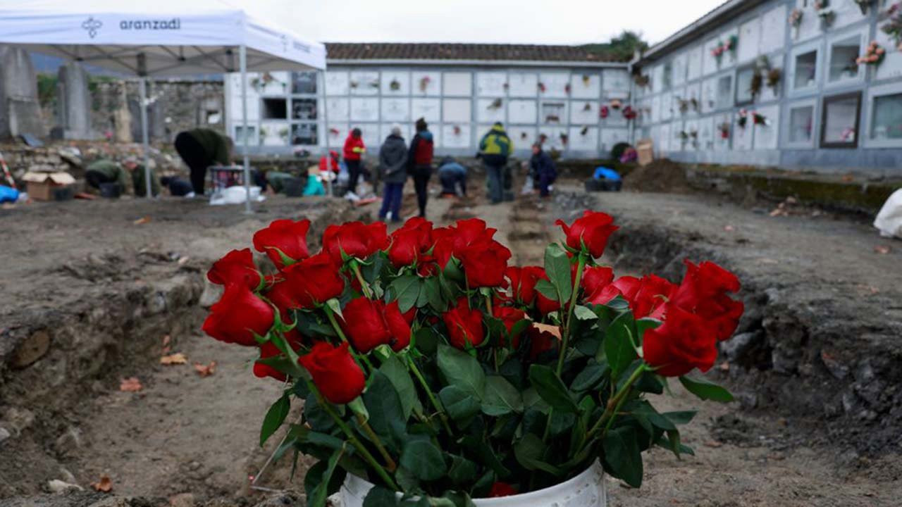 İspanya, Franco diktatörlüğüyle yüzleşiyor: 53 Cumhuriyetçinin cesedi toplu mezardan çıkarıldı