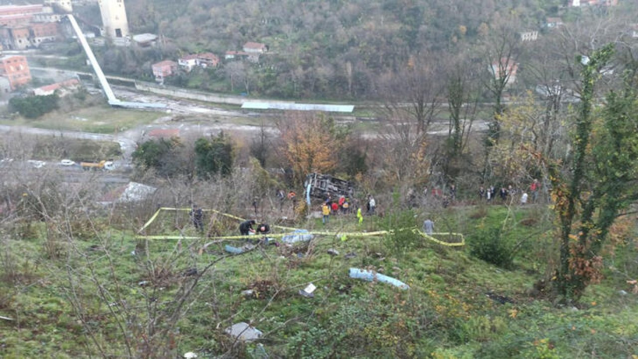 Zonguldak'ta öğrenci servisi devrildi: 1 ölü, 19 yaralı