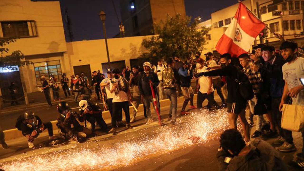 Peru'da Castillo yanlısı eylemler durulmuyor: 30 günlük OHAL ilan edildi