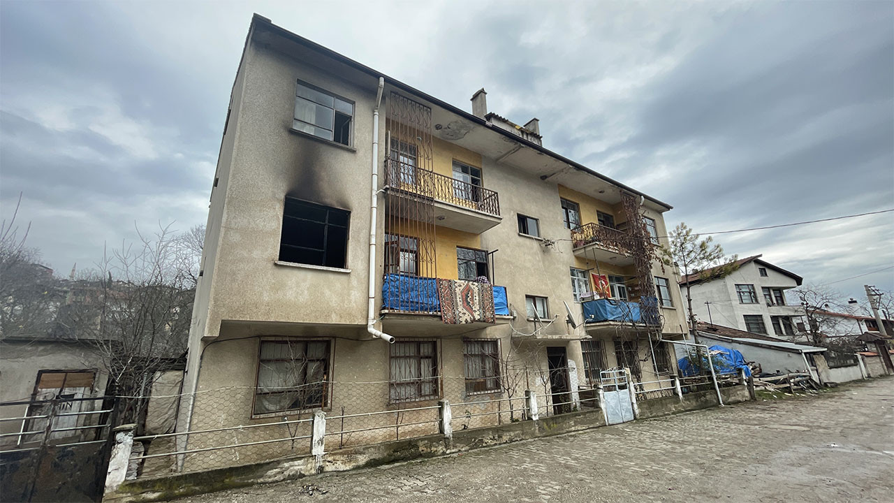 Evde çıkan yangında bir kişi öldü