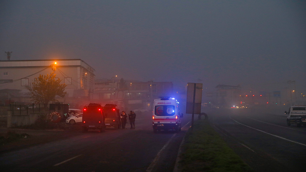 Diyarbakır'da polis aracının geçişi sırasında patlama: Dokuz yaralı