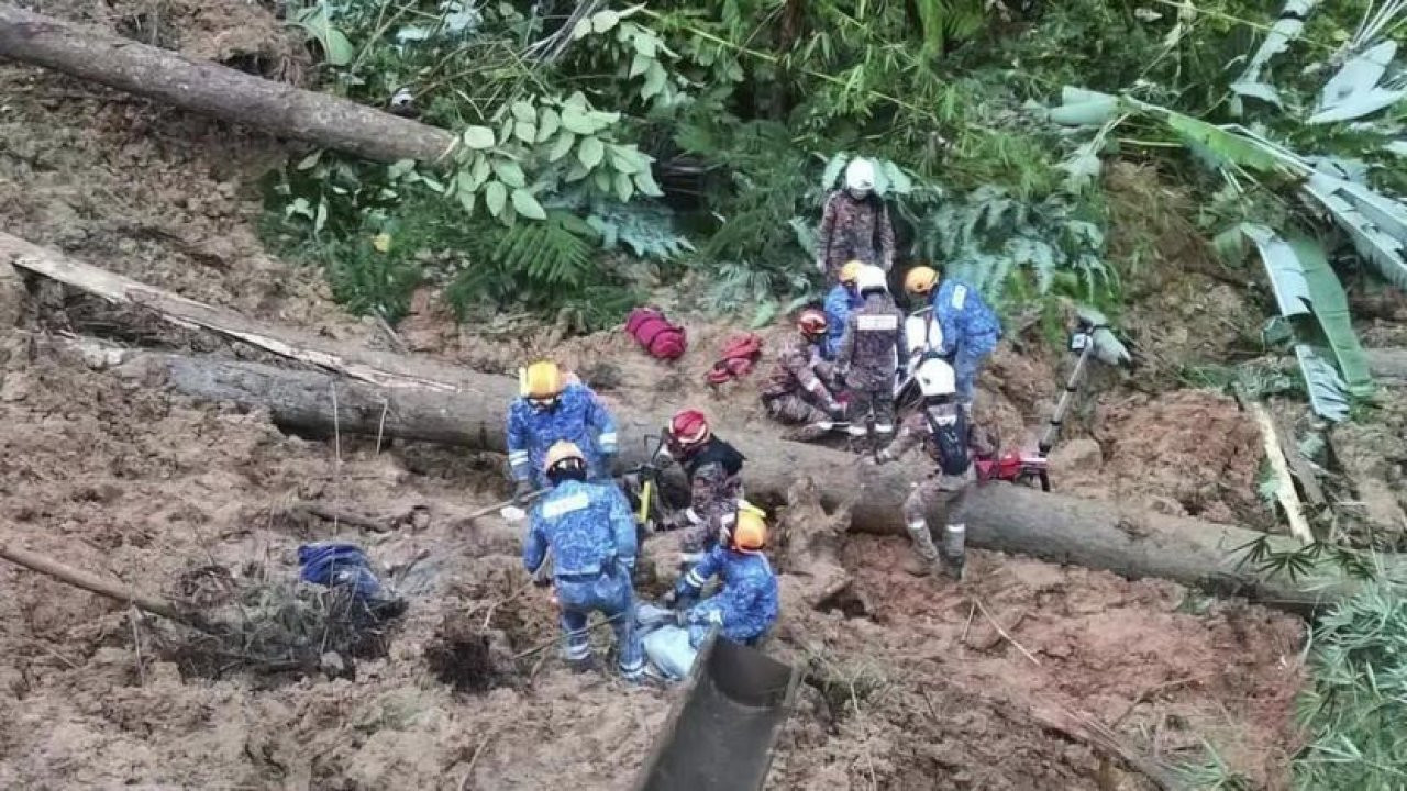 Malezya'da toprak kayması: 18 ölü, 20'den fazla kişi kayıp
