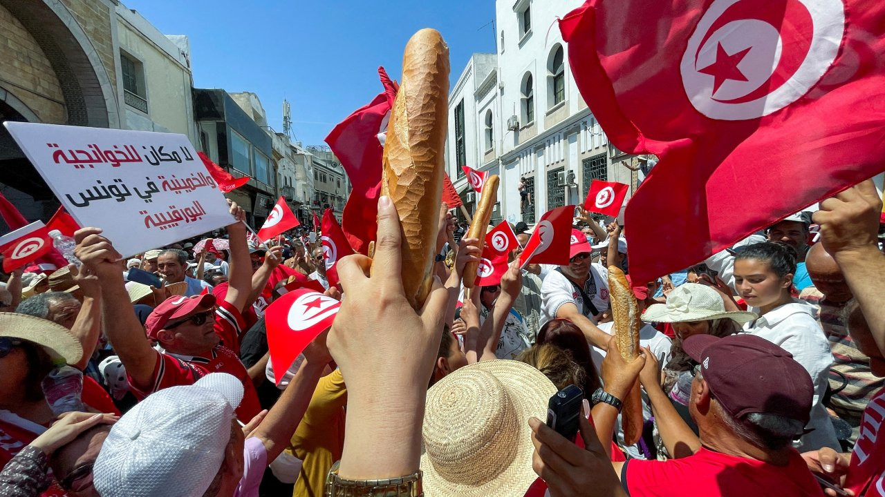 Tunus'ta çoğu siyasi partinin boykot ettiği genel seçimler yapılıyor