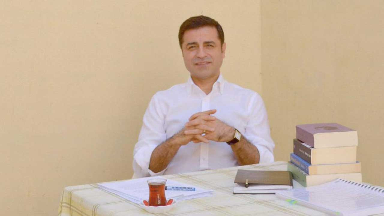 Demirtaş'tan Erdoğan göndermeli seçim paylaşımı: Boş oturursak atı alan Üsküdar’ı yine geçer