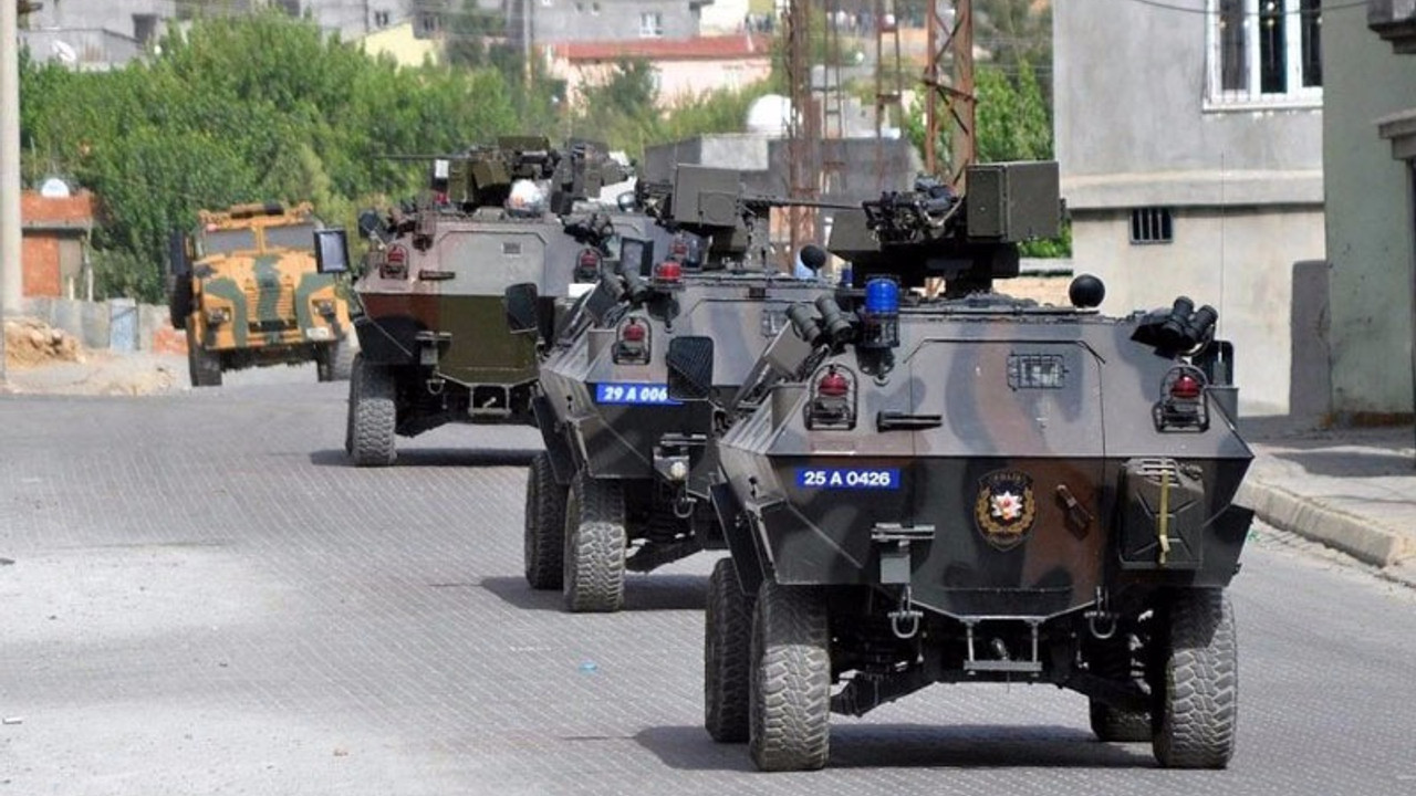 Felek’i ezen polis: Çocuklarınız neden dışarı çıkıyor?