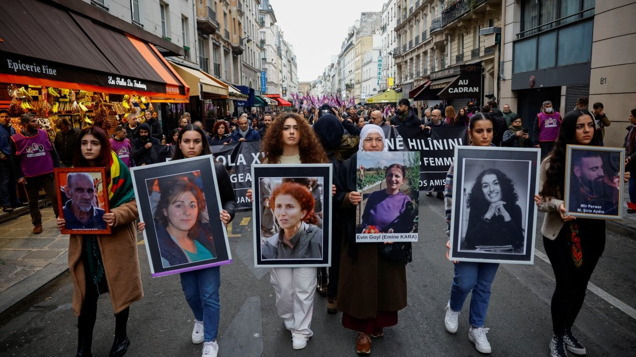 Paris'te Ahmet Kaya Kürt Kültür Merkezi'ne yapılan silahlı saldırıda ölenler anıldı