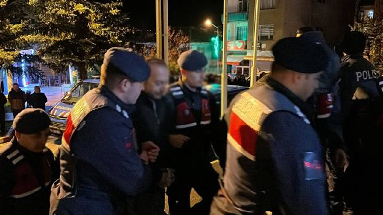 Samsun'da aralarında muhtar ve memurların olduğu 19 kişi gözaltına alındı