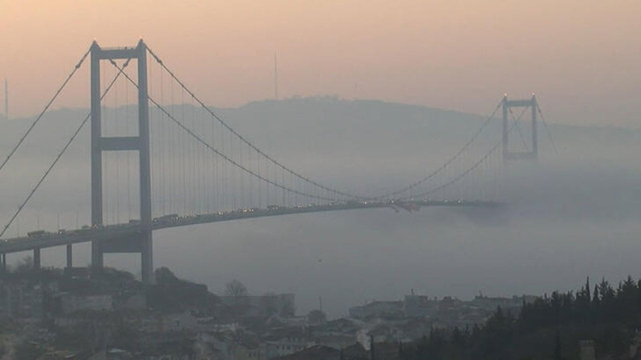 İstanbul Boğazı'nda gemi trafiğine sis engeli