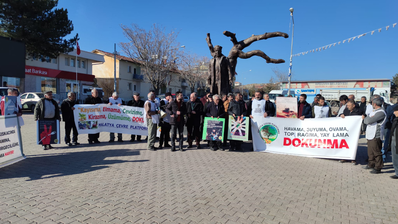 Arguvan'da avcıların doğa severlere saldırısı protesto edildi