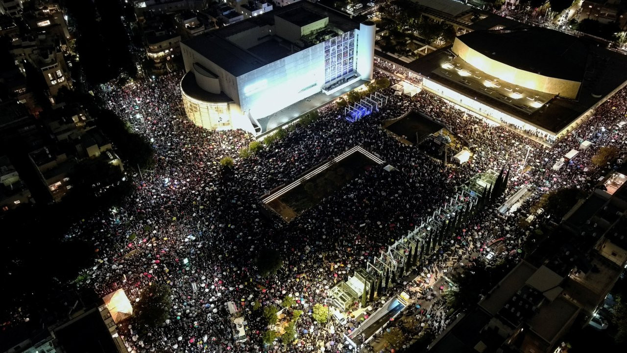 On binlerce İsrailli, Netanyahu hükümetini protesto etti