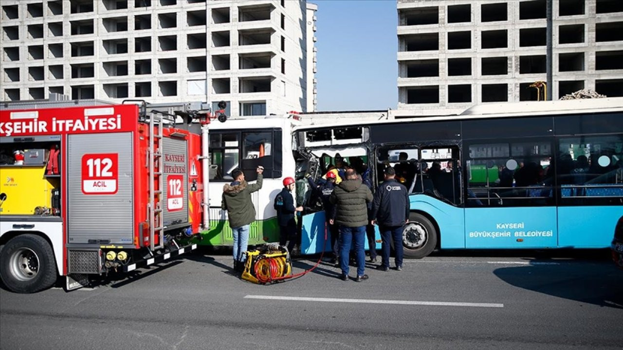 Kayseri'de belediye ve halk otobüsü çarpıştı: 29 yaralı