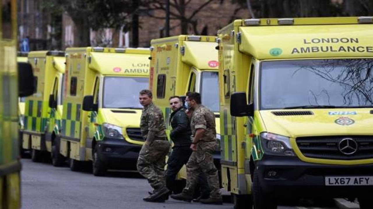 İngiltere'de grev dalgası sürüyor: 10 bin ambulans personeli greve gidecek