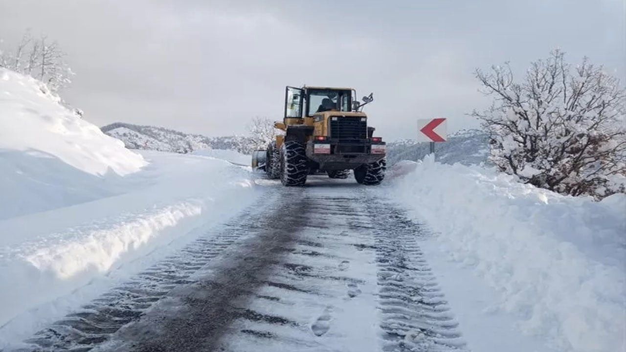 Hakkari, Sivas ve Muş'ta kar nedeniyle köy yolları ulaşıma kapandı
