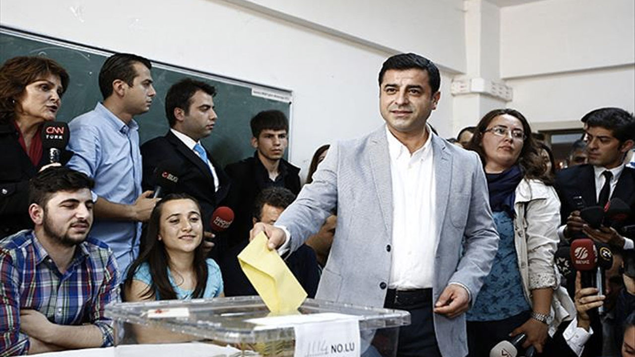 Demirtaş yazdı: Bu seçimden bir devrimsel değişim çıkarma olasılığı var mı?