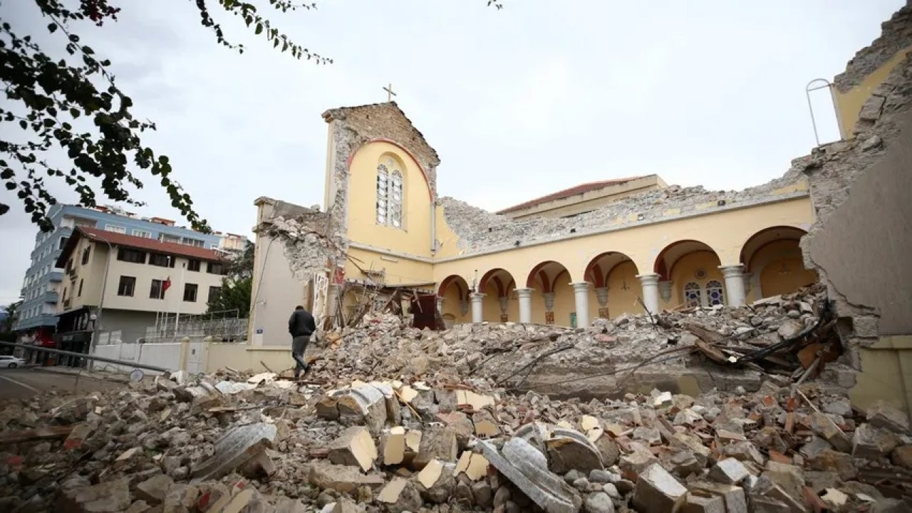 Hatay'daki Latin Katolik Kilisesi depremde yıkıldı