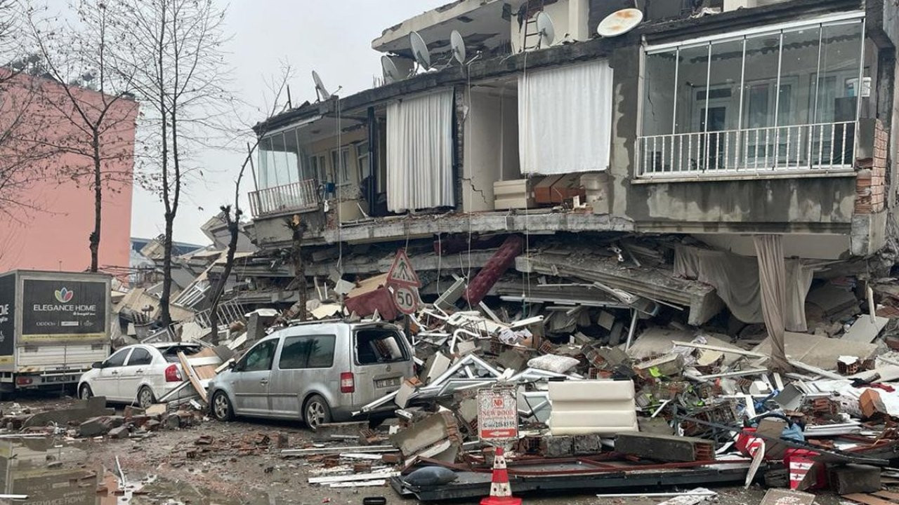 Siyasi liderlerden deprem mesajları