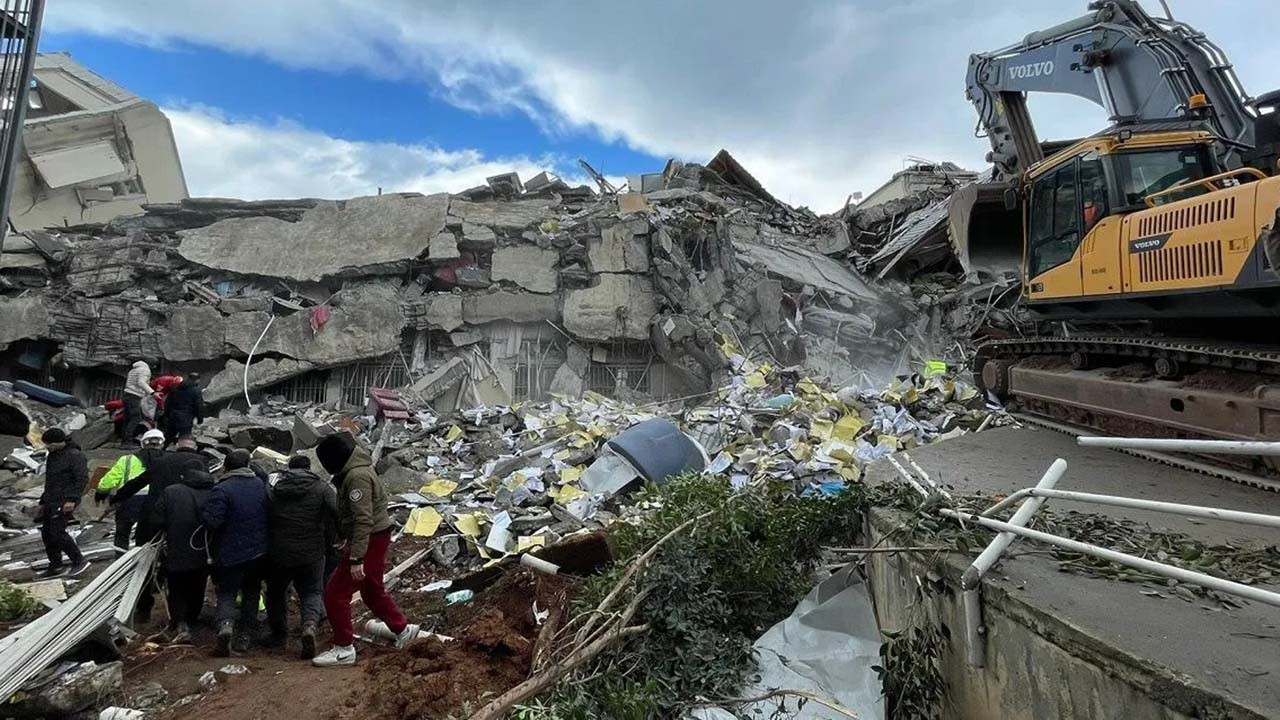 İskenderun Devlet Hastanesi'nin yoğun bakım kısmı çöktü