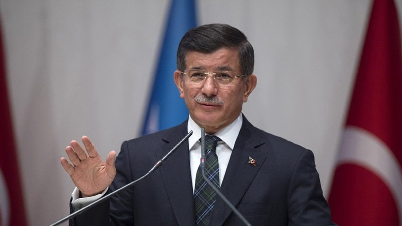 Davutoğlu: Barınma sorununa çare üniversiteleri kapatmak olamaz