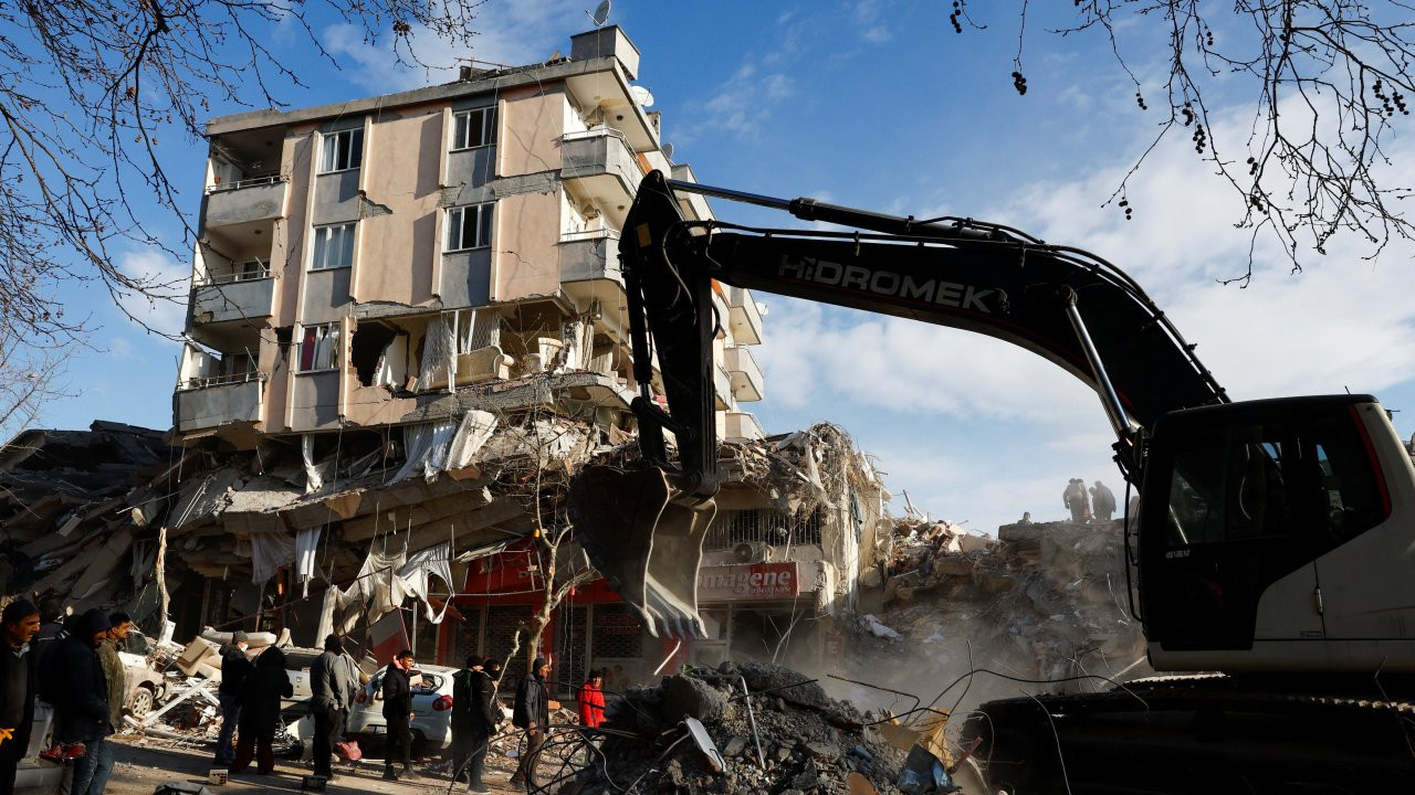 Deprem bölgesindeki çok sayıda yabancı ülke vatandaşından haber alınamıyor