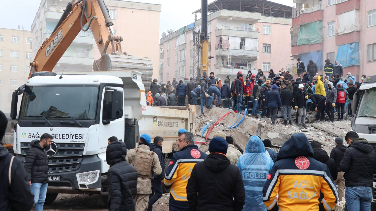 Emniyet açıkladı: Deprem sonrası paylaşımlara 18 gözaltı, beş tutuklama