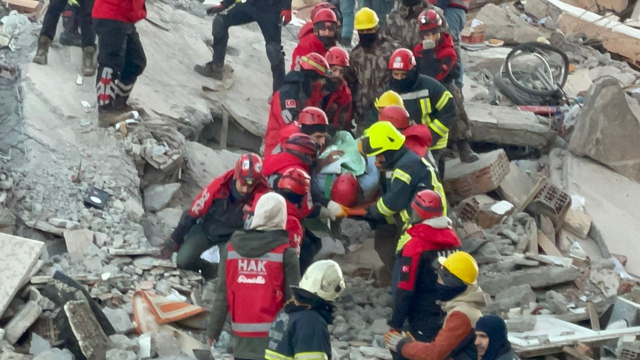 Antep'te depremde yıkılan sitenin inşaat mühendisi yakalandı