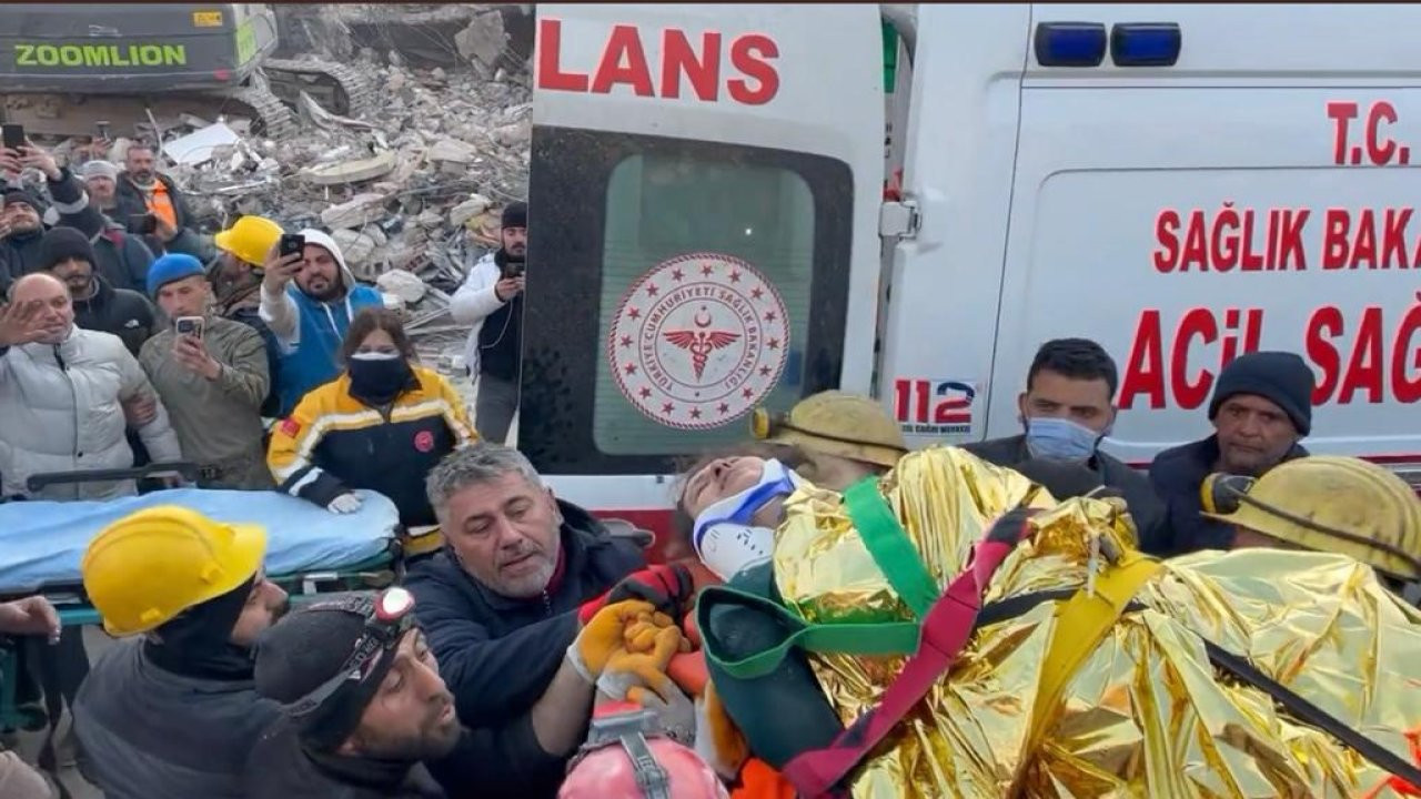 'Bu tam olarak bir mucize': Hatay'da Gülcan Yılmaz isimli kişi göçük altından sağ çıkarıldı