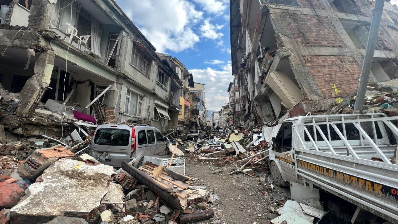 Adana'da yıkılan binalarla ilgili 62 şüpheli gözaltına alındı