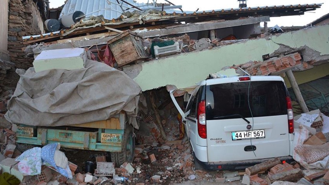 Malatya'da depremde yıkılan binalarda tespit edilen kusurlara ilişkin 31 gözaltı