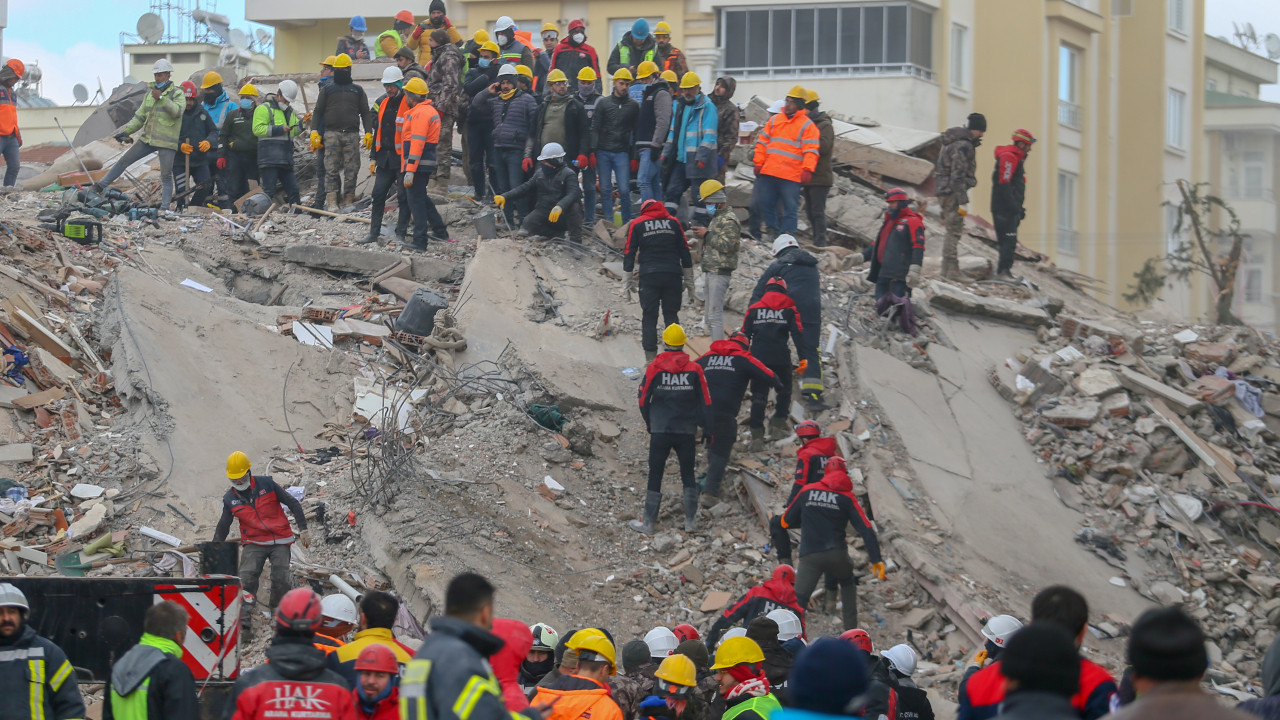 Tutuklu müteahhit sitede oturanları suçladı: Altyapı çalışması temele zarar vermiş olabilir