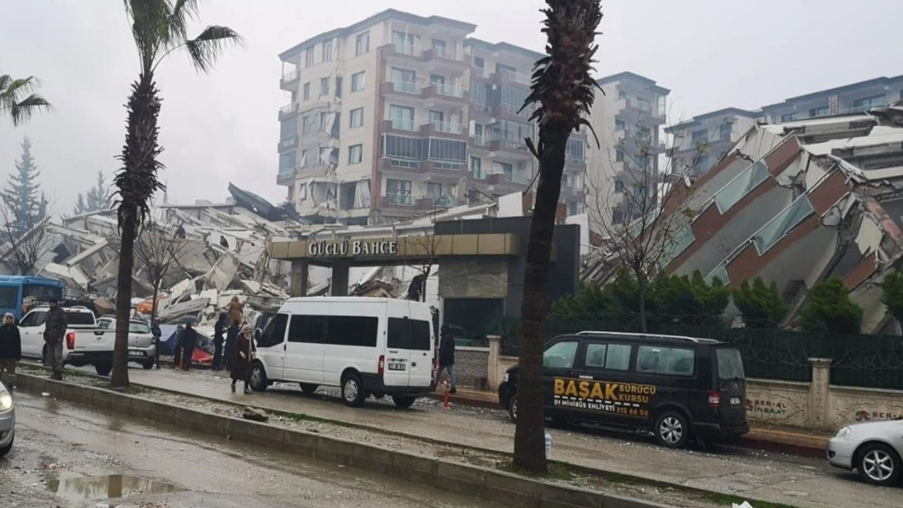 Hatay’da Güçlü Bahçe Sitesi'nin enkazında yaşam belirtisi