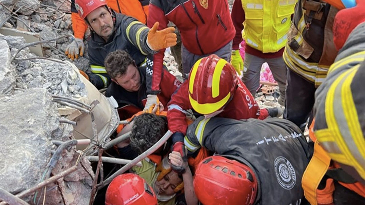 Depremin 222. saatinde Melike İmamoğlu enkazdan sağ çıkarıldı