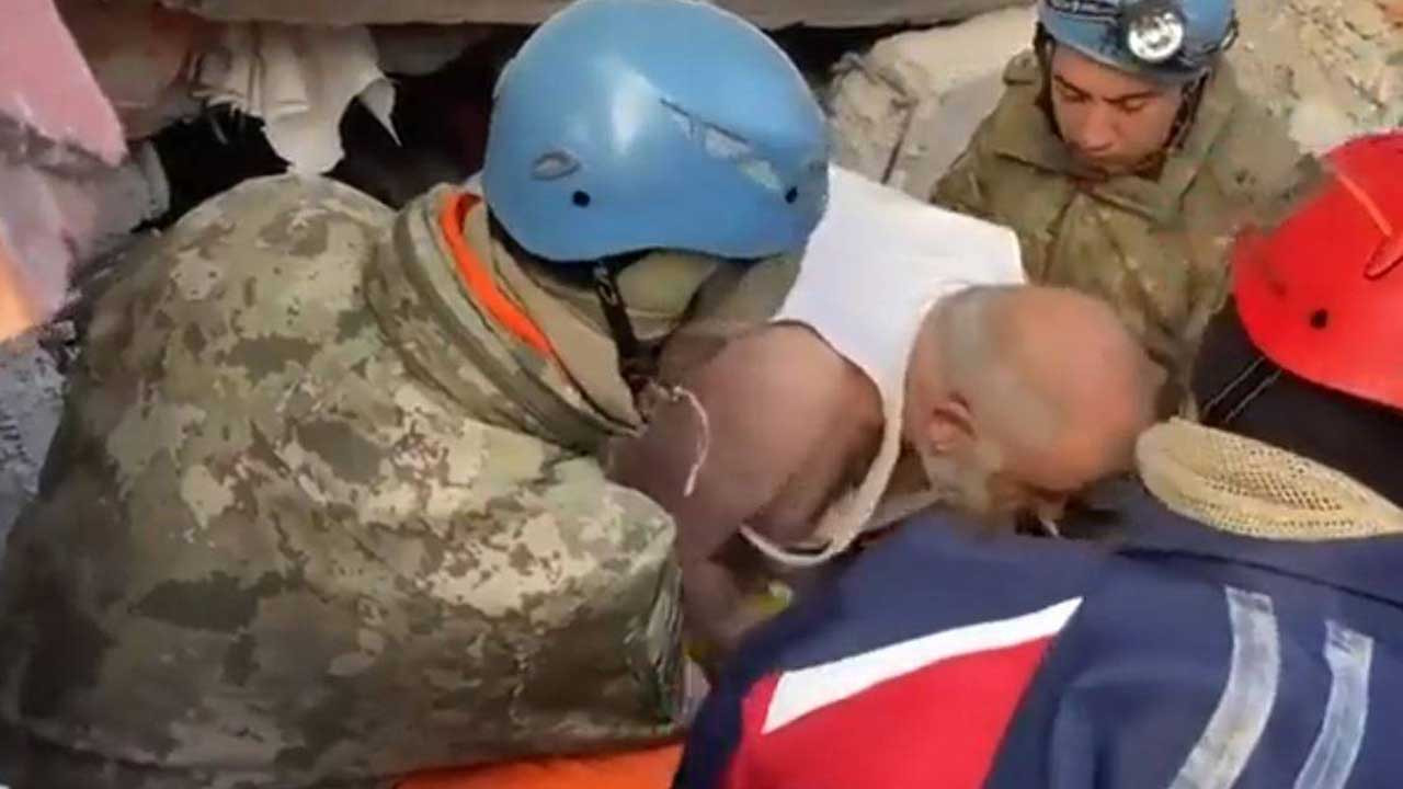 Enkazdan sigarayla çıkarılan Tuğtekin: Kumandanın pillerini parçalayıp, kablolarını birbirine çarptırarak ateş sorunumu çözdüm