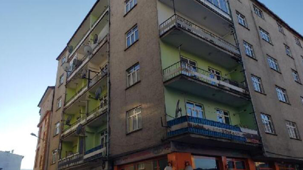 Elazığ Karakoçan’da depremden ağır hasar gören 11 bina boşaltıldı
