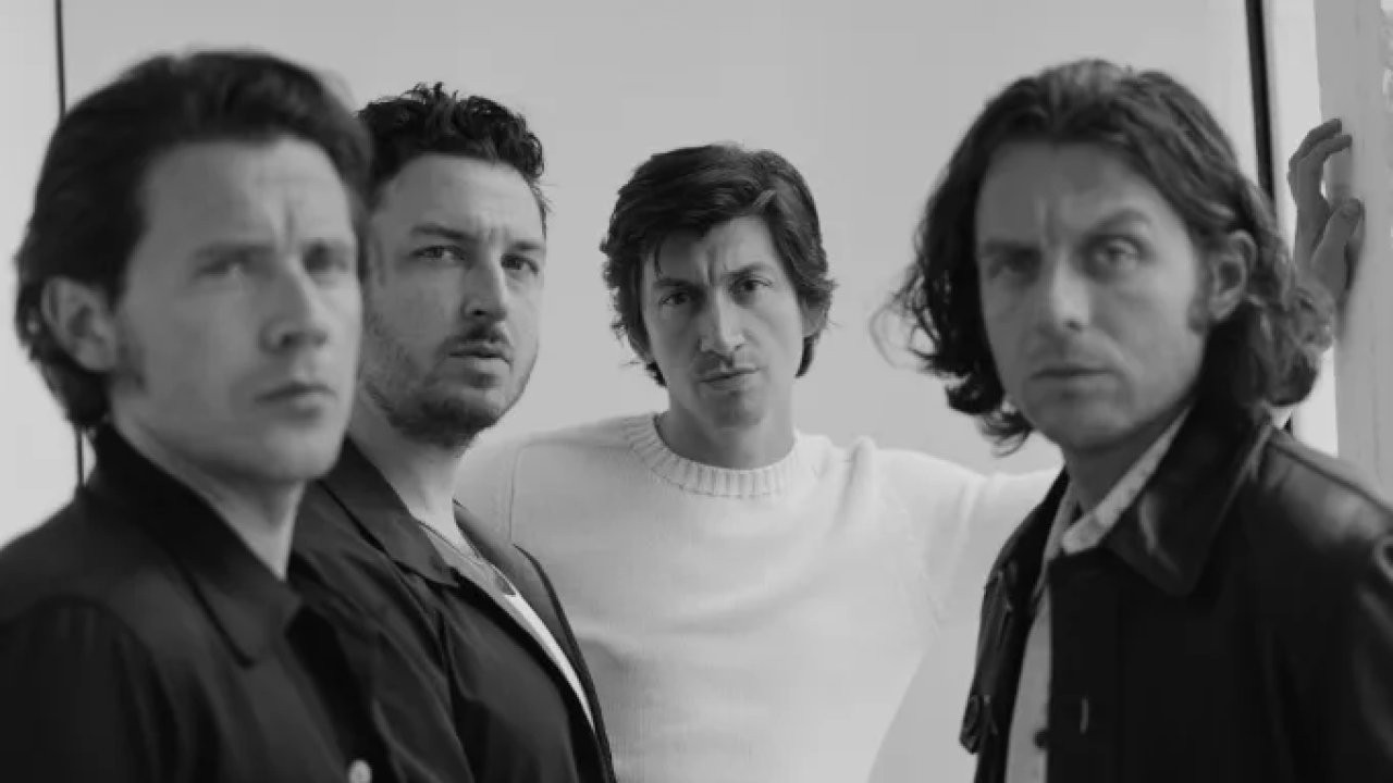 İngiliz müzik grubu Arctic Monkeys depremzede çocuklar için bağış çağrısı yaptı